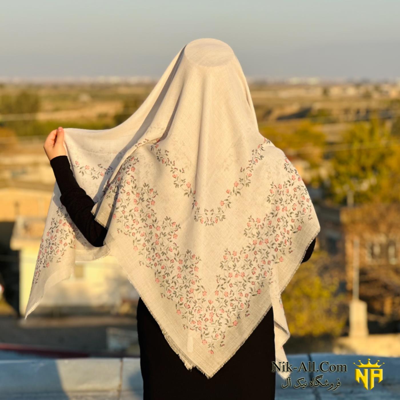 روسری ابریشمی طرح گل ریز 